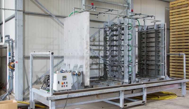 Emptying and filling system